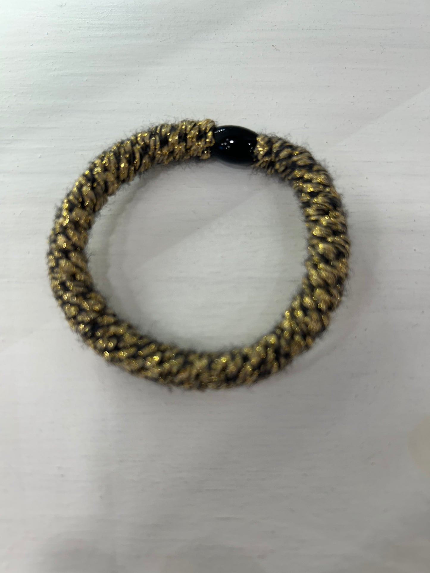 Goma de pelo KKnekki - Dorado - Negro
