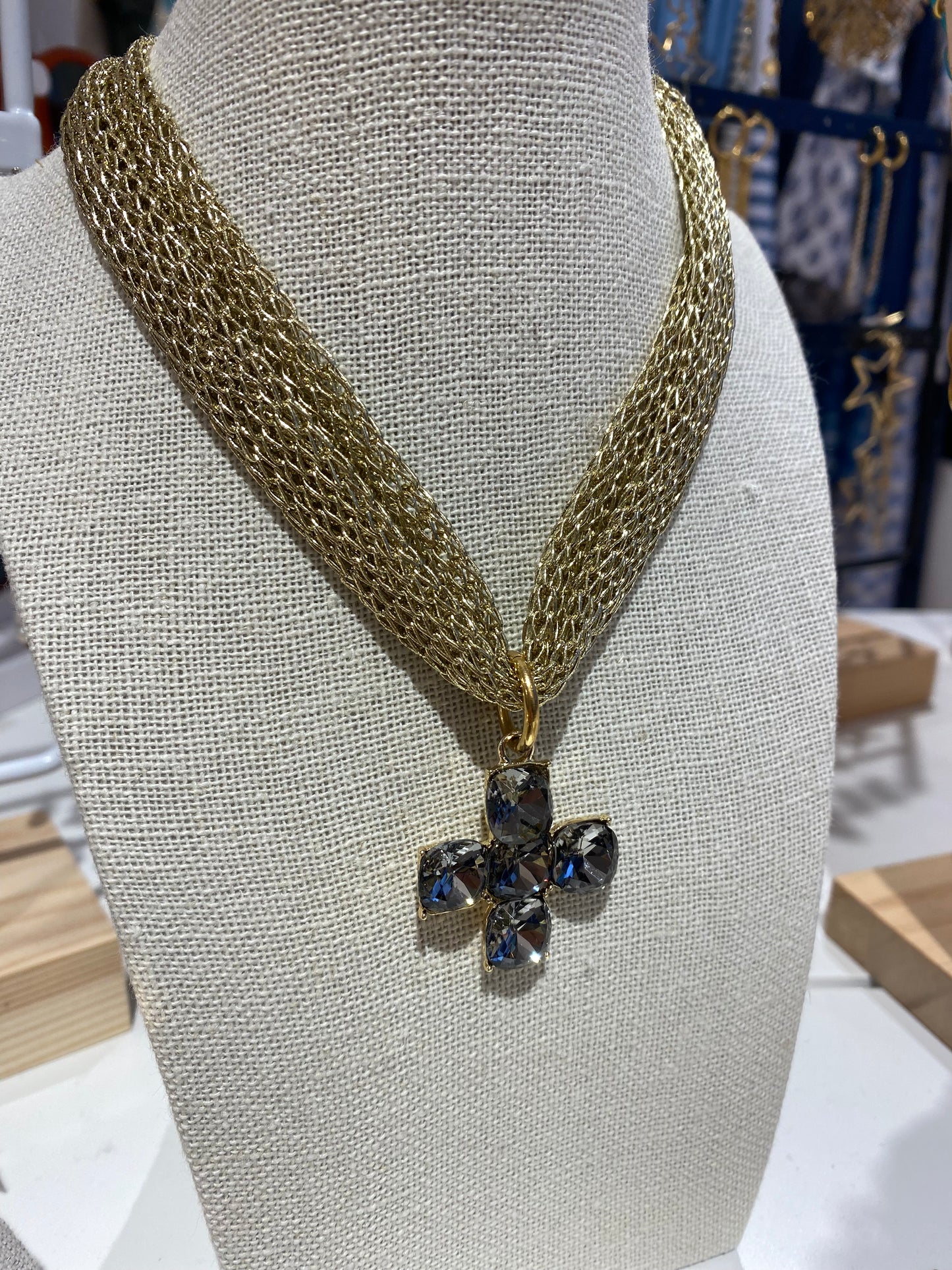 Collar Cruz con Malla
