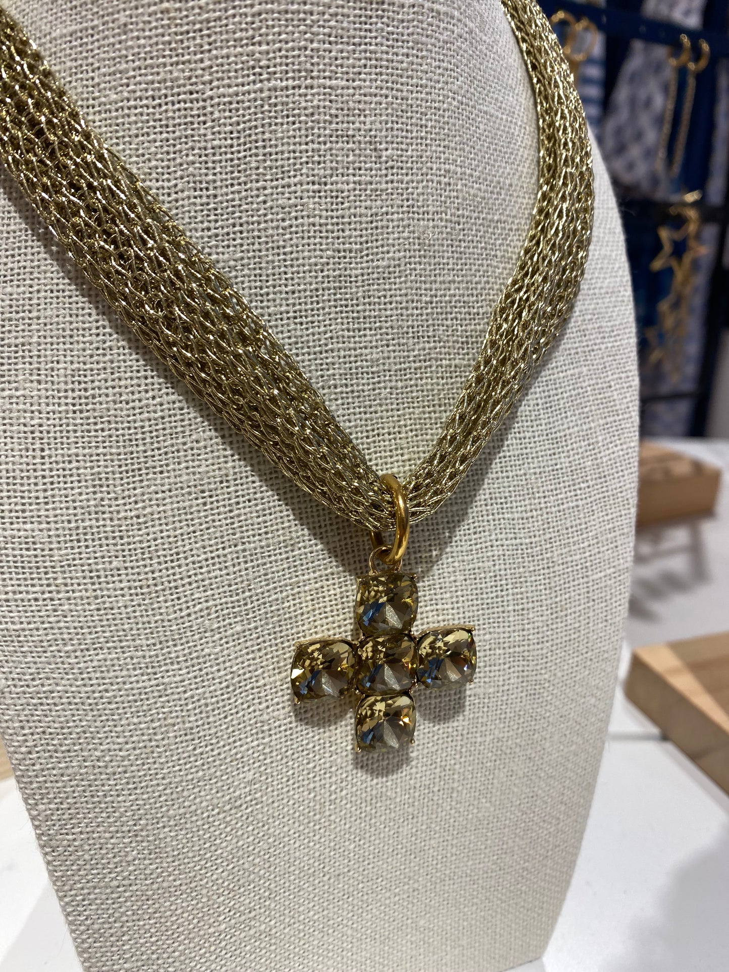 Collar Cruz con Malla