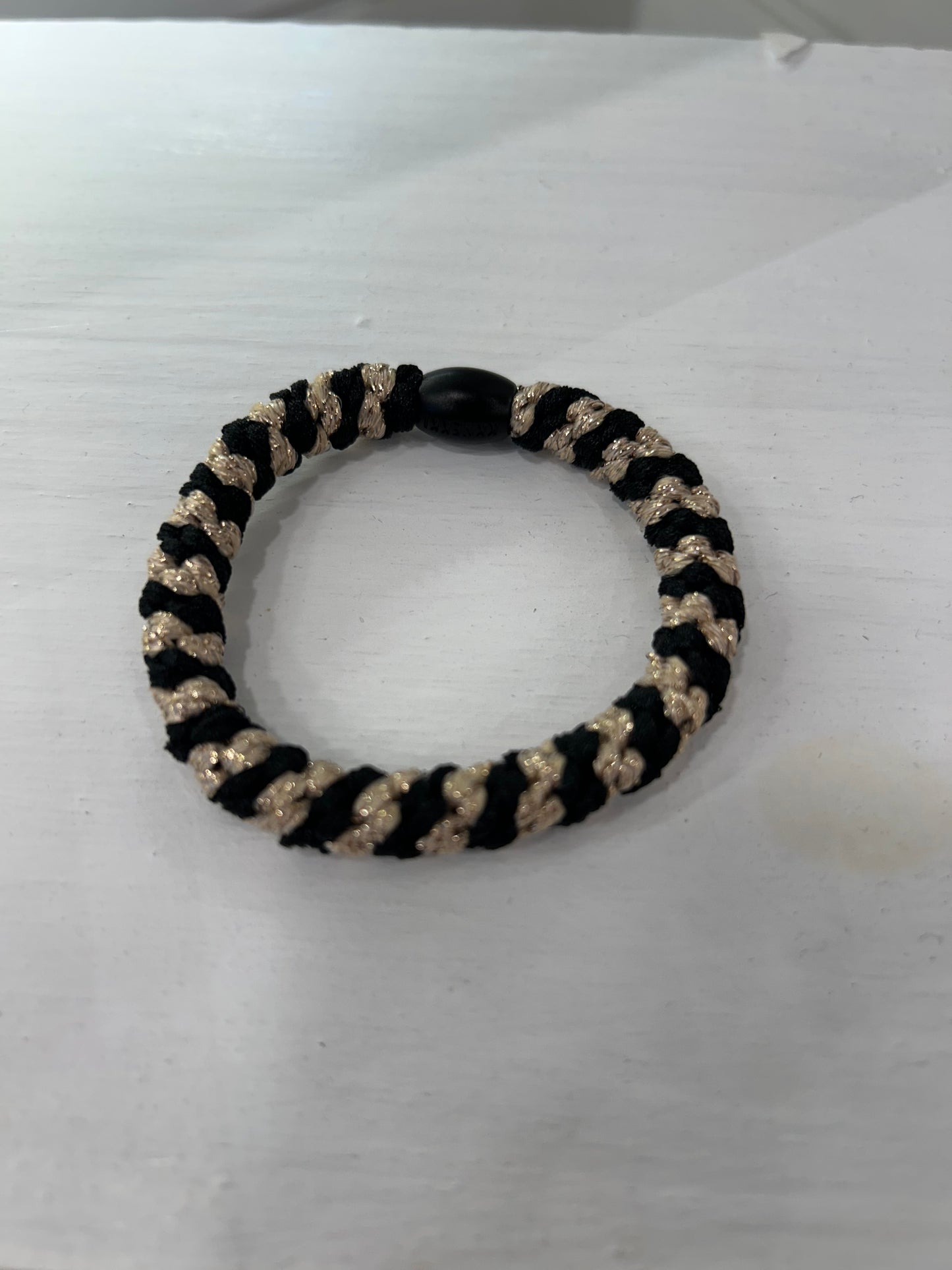 Goma de pelo KKnekki - Negro Dorado