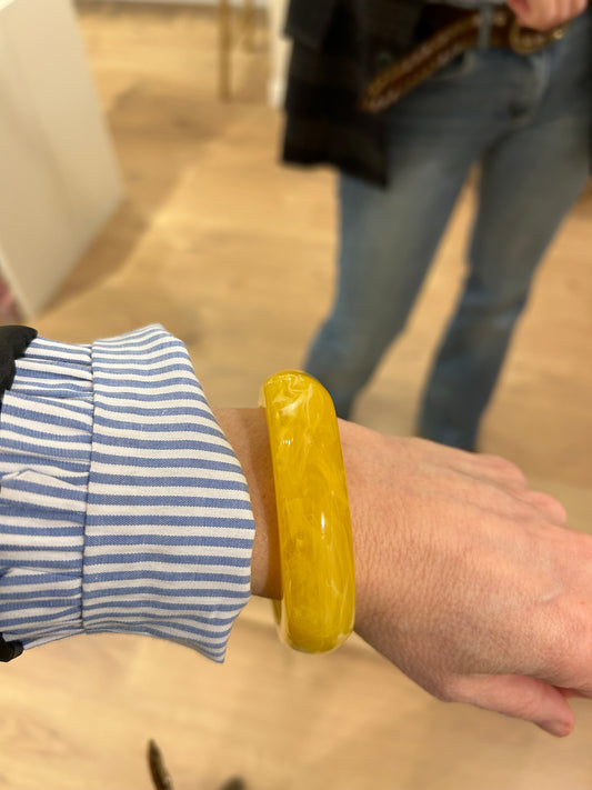Pulsera cuadrada de Resina - mostaza