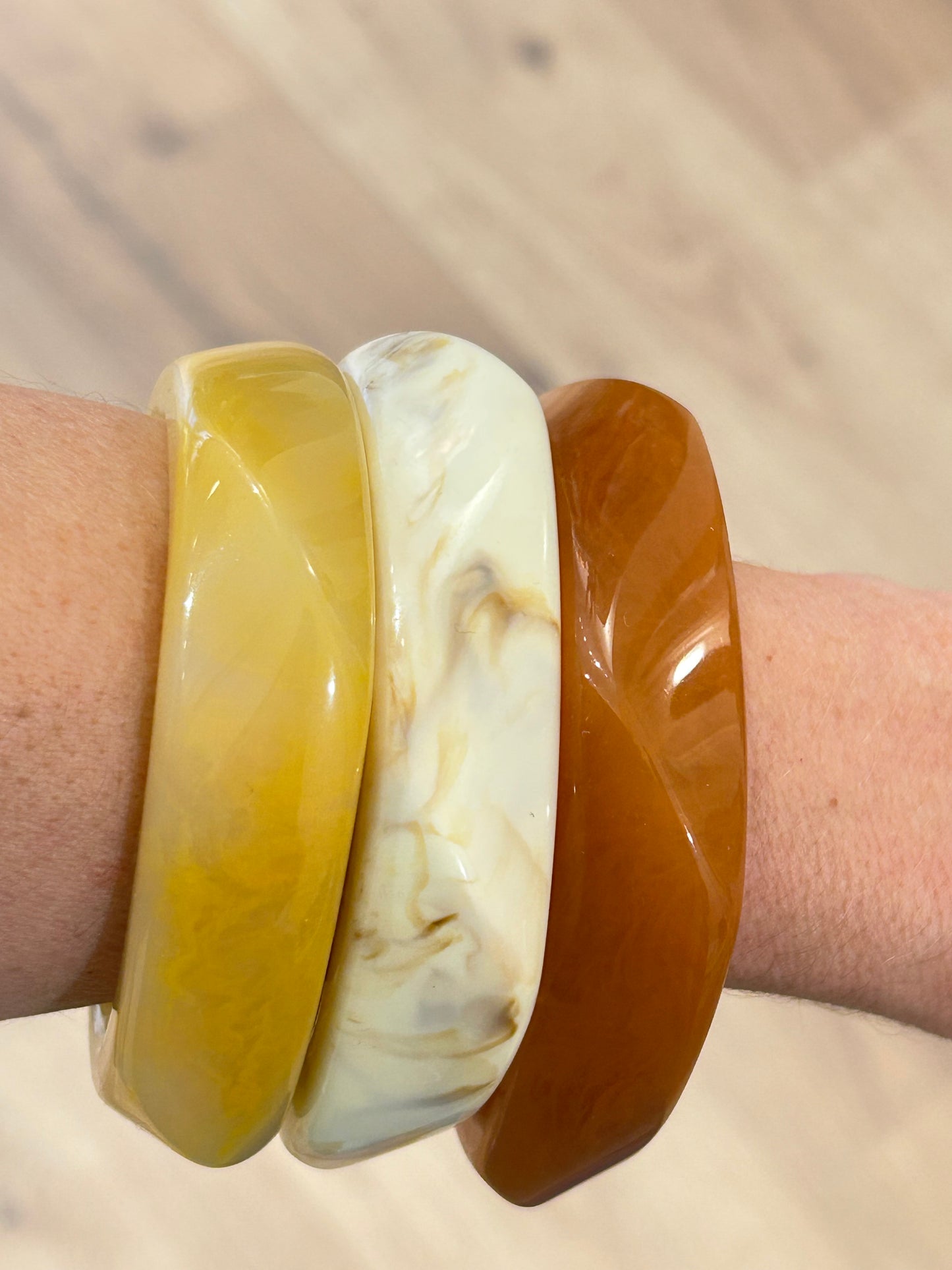 Pulsera cuadrada de Resina - mostaza