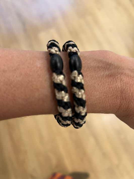 Goma de pelo KKnekki - Negro Dorado